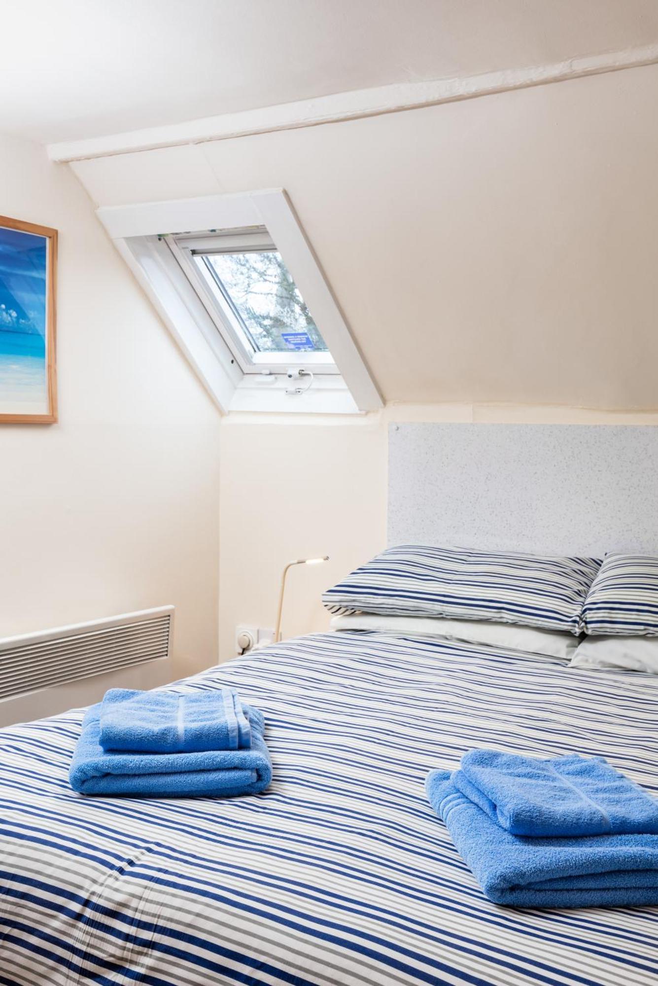 Capsule hotel Discovery House *