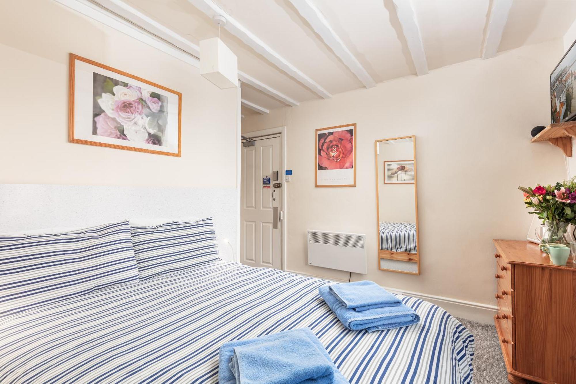 Discovery House Capsule hotel Whitby