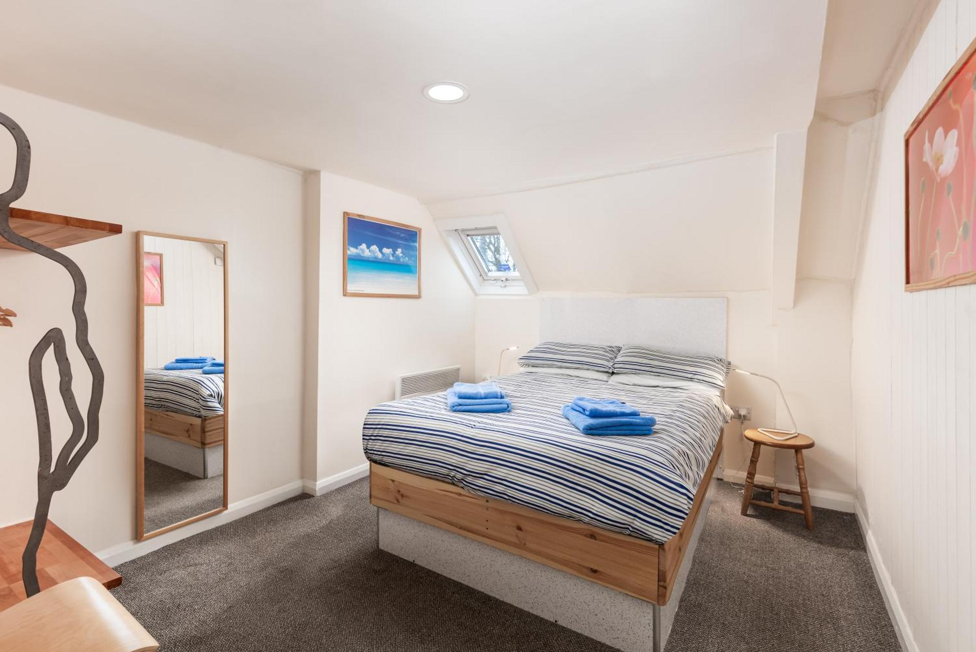 Capsule hotel Discovery House